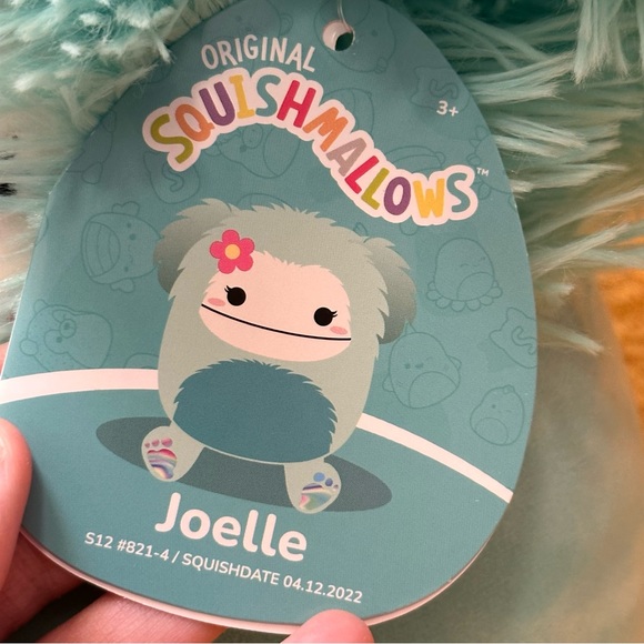 SQUISHMALLOWS Joelle the blue Bigfoot w Flower 12in NWT - Picture 4 of 4